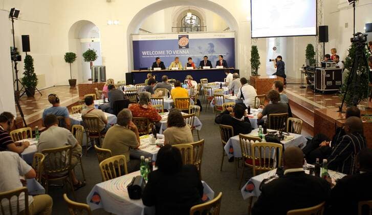 WM 2010 meets EURO 2008 PK: V.re. Grant Huskin (Kapstadt), WM OK Präsident Danny Jordaan, WM Koordinatorin Laurine Platzky (beide Südafrika), Sportstaatssekretär Reinhold Lopatka (Österreich), Frank van der Heijden (Coca Cola) -  Fußball EM Herren WM 2010 meets EURO 2008, Vorschau, Pressekonferenz, Pressetermin Totale Wien