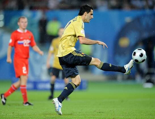 Daniel Güiza (Spanien) schießt das 0:2 - Fußball EM Herren Euro 2008, Länderspiel, Halbfinale, Nationalteam, Nationaltrikot, Einzelbild Wien Dynamik,