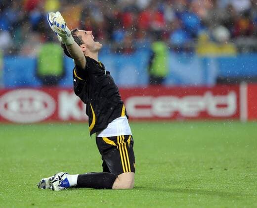 Torwart Iker Casillas (Spanien) - Schlussjubel - Fußball EM Herren Euro 2008, Länderspiel, Halbfinale, Nationalteam, Nationaltrikot, Einzelbild Wien Freude, Begeisterung,