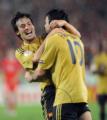 David Silva (li.) und Cesc Fabregas (beide Spanien) - Schlussjubel - Fußball EM Herren Euro 2008, Länderspiel, Halbfinale, Nationalteam, Nationaltrikot, Gruppe Wien Freude, Begeisterung,