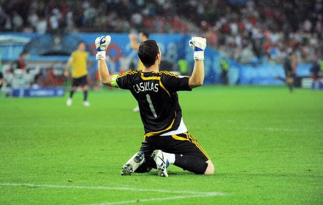 Torwart Iker Casillas (Spanien) - Torjubel Fußball EM Herren Euro 2008, Länderspiel, Nationalmannschaft, Nationaltrikot, Einzelbild Halbfinale Wien Freude,