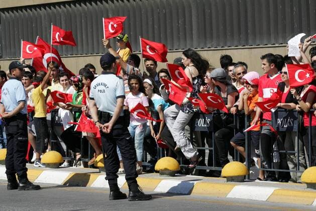 Türkische Fans erwarten die Rückkehr des Nationalteams von der EM 2008 -  Fußball EM Herren Euro 2008, Nationalmannschaft, Empfang, Ankunft, Rückkehr Totale Istanbul