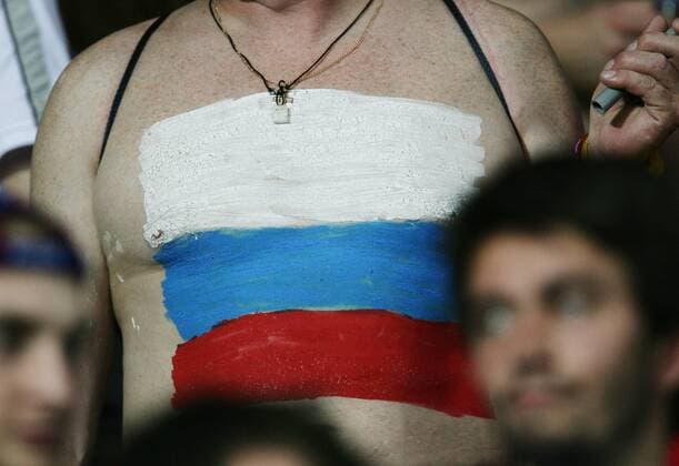 Russischer Fan mit Körperbemalung in Landesfarben Fußball EM Herren Euro 2008, Länderspiel, Halbfinale, Nationalmannschaft Einzelbild Wien