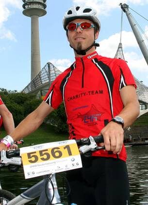 Alexander Herr (Deutschland) nimmt für einen guten Zweck am 24 Stunden Mountainbike Rennen in München teil Mountainbike 24 Stunden Rennen 2008, Radsport, Rad, 24h race, 24 h Einzelbild München