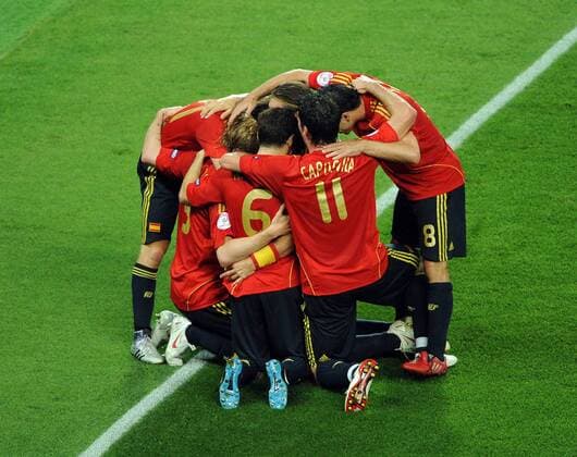 Torjubel Spanien - Fußball EM Herren EURO 2008, Länderspiel, Finale, Nationalteam, Nationaltrikot, Gruppe Wien Freude,
