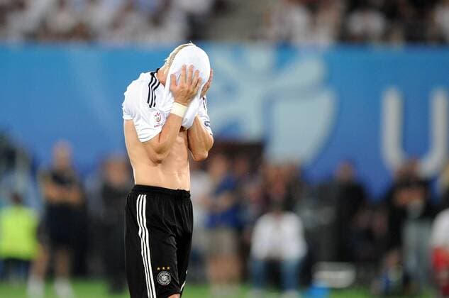 Bastian Schweinsteiger (Deutschland) enttäuscht - Fußball EM Herren Euro 2008, Länderspiel, Finale, Nationalmannschaft, Nationaltrikot, Einzelbild Wien Enttäuschung,