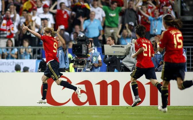 Fernando Torres (Spanien, li.) - Torjubel -  Fußball Länderspiel Herren EURO 2008, EM, Nationalteam, Nationaltrikot, Finale Gruppe Wien Freude,
