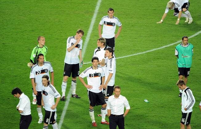 Deutschland enttäuscht - Fußball Länderspiel Herren EURO 2008, EM, Nationalteam, Nationaltrikot, Finale, Totale Wien Enttäuschung,