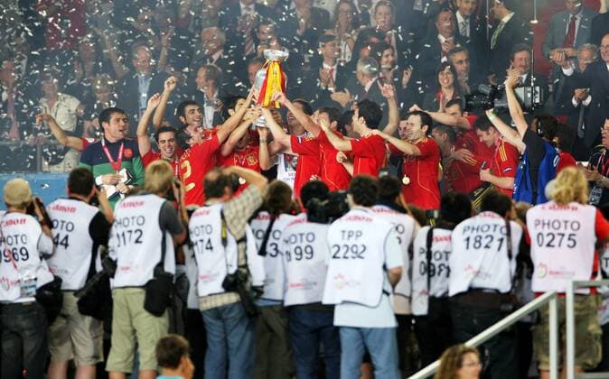 Spanien ist Europameister 2008 -  Fußball EM Herren Euro 2008, Länderspiel, Finale, Nationalmannschaft, Nationaltrikot, Totale Wien Freude, Begeisterung,