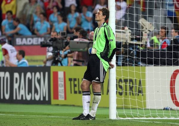 Torwart Jens Lehmann (Deutschland) verweilt enttäuscht am Torpfosten Fußball Länderspiel Herren EURO 2008, EM, Nationalteam, Nationaltrikot, Finale, Einzelbild Wien Enttäuschung,
