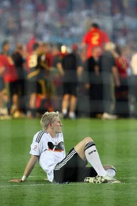 Bastian Schweinsteiger (Deutschland) enttäuscht Fußball Länderspiel Herren EURO 2008, EM, Nationalteam, Nationaltrikot, Finale, Einzelbild Wien Enttäuschung,