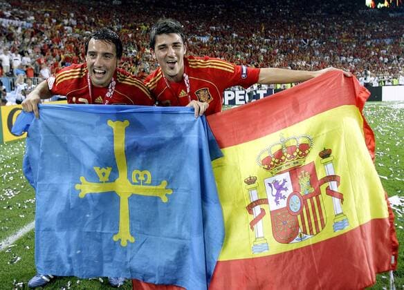 Santi Cazorla (li.) und David Villa (beide Spanien) - Europameister 2008 -  - NOxONLINExUSE Fußball EM Herren EURO 2008, Länderspiel, Finale, Nationalteam, Nationaltrikot Gruppe Wien Freude,