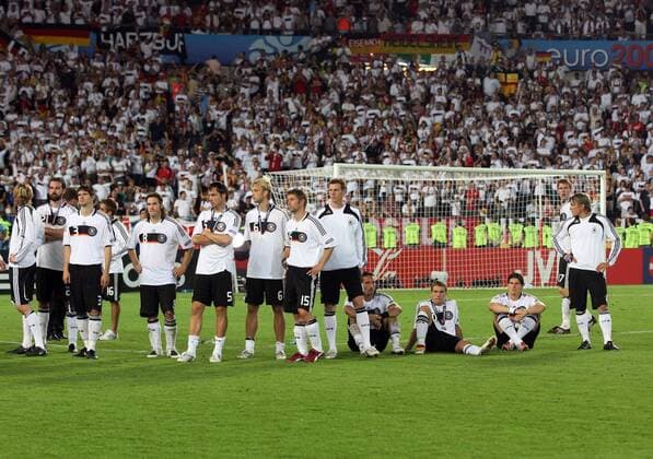 Enttäuschung bei der deutschen Mannschaft nach der Niederlage Fußball EM Herren EURO 2008, Nationalteam, Finale, Vdig, premiumd Totale Wien
