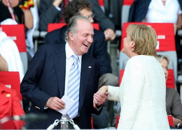 König Juan Carlos von Spanien und Bundeskanzlerin Angela Merkel (Deutschland) am Rande des EM Finals 2008 -  Fußball EM Herren EURO 2008, Länderspiel, Finale, Gruppe Wien Harmonie, Freude,