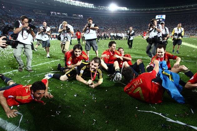 Spanien ist Europameister 2008, v.li.: Alvaro Arbeloa, Ruben de la Red, Torwart Iker Casillas, Cesc Fabregas, Fernando Navarro, David Villa und Andres Iniesta jubeln - (pan26665) Fußball EM Herren EURO 2008, Länderspiel, Nationalteam, Nationaltrikot, Finale, Totale Wien Freude,