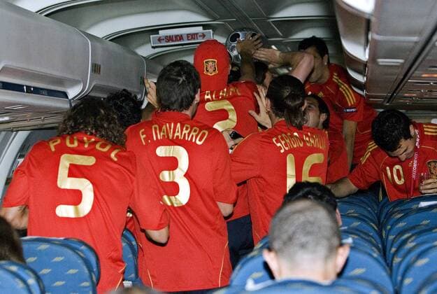 Europameister Spanien in ausgelassener Jubelstimmung während der Heimreise -  - NOxONLINExUSE Fußball Länderspiel Herren EURO 2008, EM, Nationalteam, Gruppe Wien Freude, Begeisterung,