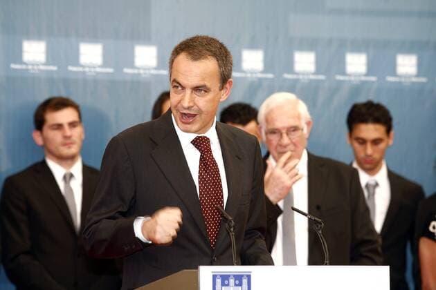 Ministerpräsident Jose Luis Zapatero (Spanien) empfängt das Nationalteam seines Landes anlässlich des errungenen Europameistertitels 2008 -  - NOxONLINExUSE Fußball EM Herren Euro 2008, Nationalteam, Empfang Gruppe Madrid