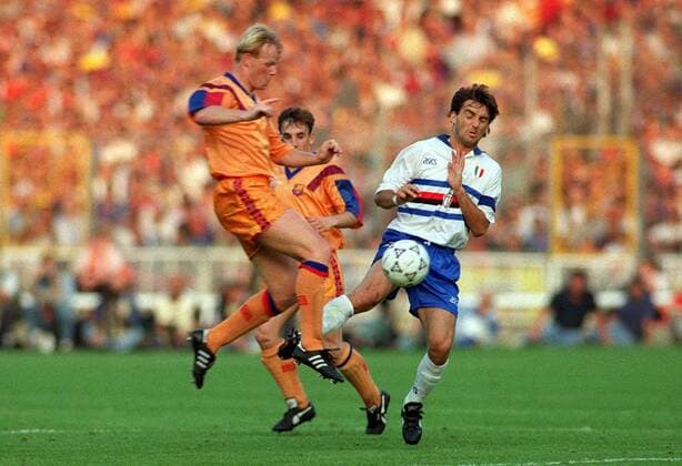 Ronald Koeman (FC Barcelona, li.) gegen Roberto Mancini (Sampdoria Genua) -  Fußball EC 1 Herren Europapokal der Landesmeister 1991 1992, Finale, Barca - Sampdoria Genua 1:0 n.V. Gruppe London Dynamik,