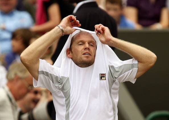 Rainer Schüttler (Deutschland) wechselt das Shirt Tennis Herren All England Championships 2008, Grand Slam, ATP Tour Einzelbild Wimbledon London