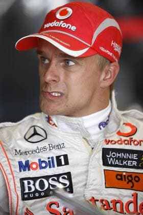 Heikki Kovalainen (Finnland McLaren Mercedes) skeptisch Motorsport Grand Prix Herren Großer Preis von England 2008, Formel 1 Weltmeisterschaft, F1, F, GP, WM, Training Porträt Silverstone Nachdenklichkeit, Skepsis,