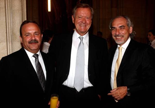 Präsident Erol User (Aon hotVolleys Wien), Leo Wallner (Österreich), Präsident des österreichischen Olympischen Komitees ÖOC, und Manager Peter Kleinmann (Aon hotVolleys Wien) anlässlich der Champions League Auslosung 2008 -  Volleyball EC 1 Herren European Volleyball Gala 2008, Auslosung Indesit Champions League 2009 Gruppe Wien