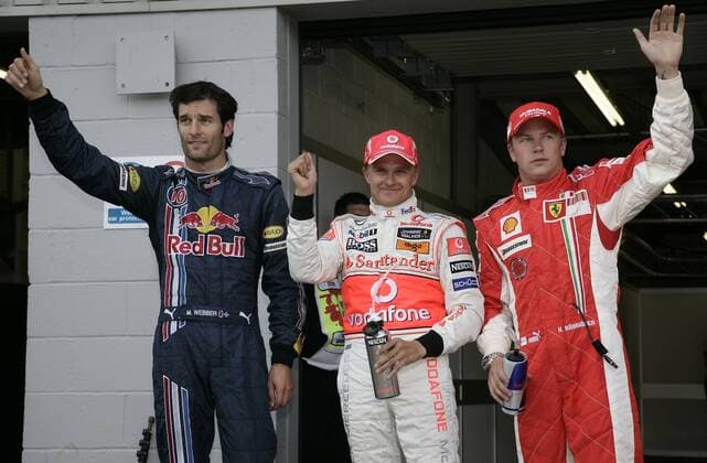 Heikki Kovalainen (McLaren Mercedes, Mitte) erobert die Pole Position beim GP von Großbritannien 2008 vor Mark Webber (Australien Red Bull, li.) und Kimi Räikkönen (beide Finnland Ferrari) Motorsport Grand Prix Herren Großer Preis von Großbritannien 2008, Formel 1 Weltmeisterschaft, F1, F, GP, WM, Gruppe Silverstone Freude,