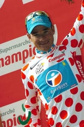 Thomas Voeckler (Frankreich Bouygues Telecom) freut sich über das gepunktete Trikot des besten Bergfahrers -  Radsport Herren Tour de France 2008, Straßenradsport, Straße, Rad Einzelbild 1. Etappe: Brest - Plumelec Begeisterung, Freude,