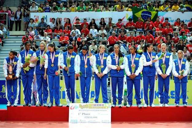 Brasilien gewinnt den FIVB World Grand Prix 2008, u.a. Helia Souza (li.) mit der Trophäe -  Volleyball Damen FIVB World Grand Prix 2008, GP, Nationalteam, Totale o0 Länderspiel Macao Freude,