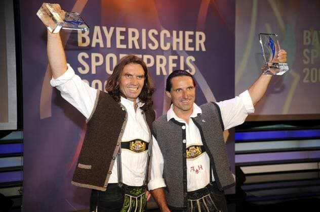 Huber Buam Extremkletterer Alexander (re.) und Thomas Huber (beide Deutschland) erhalten den bayerischen Sportpreis 2008 in der Kategorie: Botschafter des bayerischen Sports Alpinismus Herren Bayerischer Sportpreis 2008, Preisverleihung, Ehrung, Sportlerehrung Gruppe München