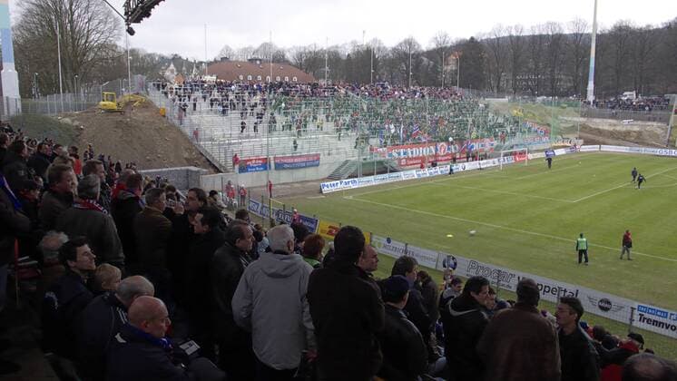 Fußball, Stadiongeschichte Wuppertaler SV Wuppertaler Fans trotz der Umbauarbeiten im Stadion am Zoo, Heimspielstätte des Wuppertaler SV Fußball Herren Regionalliga Nord 2007 2008, 3. Liga, Wuppertaler SV Totale Stadion am Zoo Wuppertal