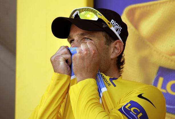 Kim Kirchen (Luxemburg Columbia) im gelben Trikot nach der 6. Etappe der Tour de France 2008 Radsport Herren Tour de France 2008, Straßenradsport, Straße, Rad Einzelbild 6. Etappe: Aigurande - Super Besse Freude,