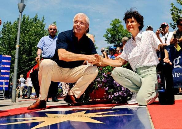 Jeannie Longo Ciprelli (Frankreich TPF Team Les Carroz, re.) bekommt am Platz der Radchampions auf dem Walk of Fame in Podersdorf einen eigenen Stern -  Radsport Damen Österreich Rundfahrt 2008, Österreichrundfahrt, Straßenradsport, Straße, Rad Gruppe Podersdorf