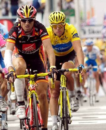 Alejandro Valverde (Spanien Caisse d Epargne, i.) und Kim Kirchen (Luxemburg Columbia) -  Radsport Herren Tour de France 2008, Straßenradsport, Straße, Rad Gruppe 9. Etappe: Toulouse - Bagneres de Bigorre