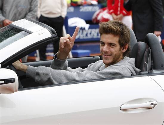 Juan Martin del Potro (Argentinien) nach dem Sieg des Mercedes Cups 2008 in dem Siegerfahrzeug, einem Mercedes SLK 350 Tennis Herren Mercedes Cup 2008 ATP Tour, Vdig Einzelbild Weißenhof Stuttgart Freude,