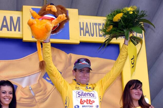 Cadel Evans (Australien Silence Lotto) im gelben Trikot nach der 10. Etappe der Tour de France 2008 -  Radsport Herren Tour de France 2008, Straßenradsport, Straße, Rad Einzelbild 10. Etappe: Pau - Hautacam Freude,