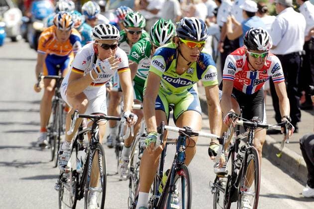 Kurt Asle Arvesen (Norwegen CSC Saxo Bank, re.), Filippo Pozzato (Italien Liquigas, Mitte) und Fabian Wegmann (Deutschland Gerolsteiner, li.) -  Radsport Herren Tour de France 2008, Straßenradsport, Straße, Rad Gruppe 11. Etappe: Lannemezan - Foix