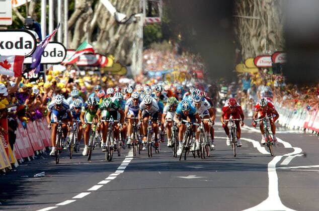 Mark Cavendish (Großbritannien Columbia, 4.v.re.) gewinnt die 12. Etappe der Tour de France 2008 -  Radsport Herren Tour de France 2008, Straßenradsport, Straße, Rad, Vdig Totale 12. Etappe: Lavelanet - Narbonne