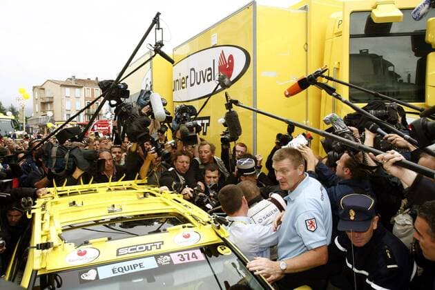 Aufgrund von Dopingvorwürfen gegen Riccardo Ricco (Italien) bricht dessen Team Saunier Duval Scott die Tour de France 2008 vor der 12. Etappe ab, was jedoch ein großes Medieninteresse auslöst -  Radsport Herren Tour de France 2008, Straßenradsport, Straße, Rad, Vdig Totale o0 Abbruch Rückzug Ausstieg 12. Etappe: Lavelanet - Narbonne