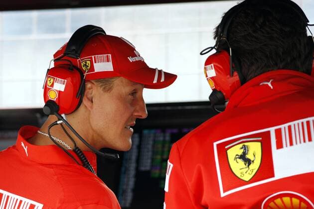 Berater Michael Schumacher (Deutschland Ferrari, li.) im Gespräch mit einem Techniker Motorsport Grand Prix Herren Großer Preis von Deutschland 2008, Formel 1 Weltmeisterschaft, F1, F, GP, WM Gruppe Hockenheimring Hockenheim