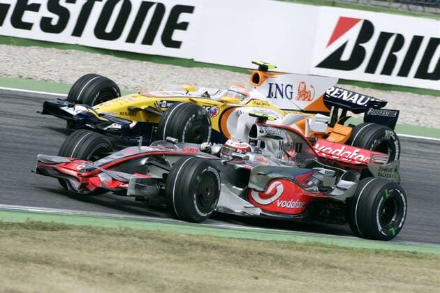 Heikki Kovalainen (Finnland McLaren Mercedes, vorn) überholt Nelson Piquet Jr. (Brasilien Renault) Motorsport Grand Prix Herren Großer Preis von Deutschland 2008, Formel 1 Weltmeisterschaft, F1, F, GP, WM Gruppe Hockenheimring Hockenheim