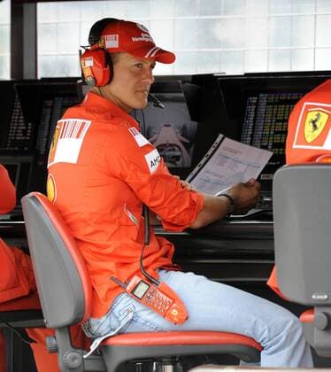 Berater Michael Schumacher (Deutschland Ferrari) am Kommandostand Motorsport Grand Prix Herren Großer Preis von Deutschland 2008, Formel 1 Weltmeisterschaft, F1, F, GP, WM Einzelbild Hockenheimring Hockenheim Nachdenklichkeit,