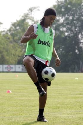 Ronaldinho (AC Mailand) - Fußball Herren Serie A 2008 2009, 1. Italienische Liga, AC Mailand, Training o0 Milan Einzelbild Mailand Dynamik,