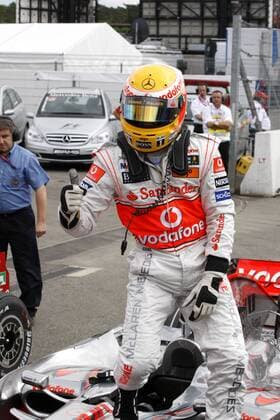 Lewis Hamilton (England McLaren Mercedes) jubelt über die soeben eroberte Pole Position Motorsport Grand Prix Herren Großer Preis von Deutschland 2008, Formel 1 Weltmeisterschaft, F1, F, GP, WM Einzelbild Hockenheimring Hockenheim Freude,