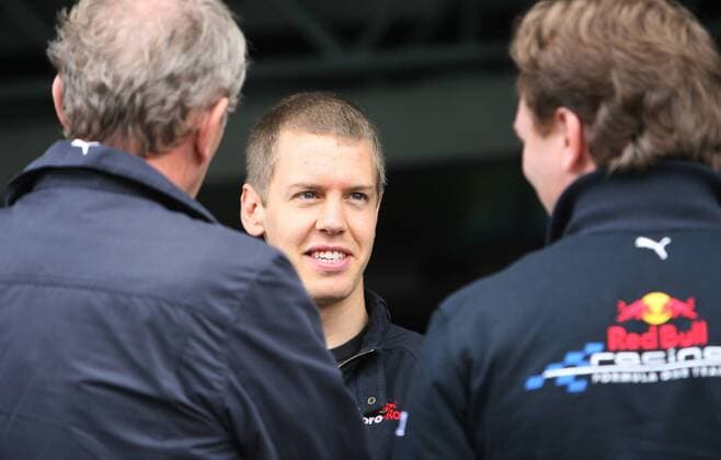 Sebastian Vettel (Deutschland Toro Rosso, Mitte) im Gespräch mit Teamchef Christian Horner (England, re.) und Berater Helmut Marko (Österreich beide Red Bull) -  Motorsport Grand Prix Herren Großer Preis von Deutschland 2008, Formel 1 Weltmeisterschaft, F1, F, GP, WM Gruppe Hockenheimring Hockenheim