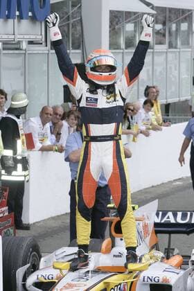 Nelson Piquet Jr. (Brasilien Renault) bejubelt seinen zweiten Platz beim Großen Preis von Deutschland 2008 Motorsport Grand Prix Herren Großer Preis von Deutschland 2008, GP, Formel 1 WM, F1, F Einzelbild Hockenheimring Hockenheim Freude,
