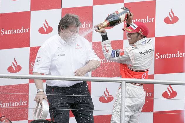 Lewis Hamilton (England, re.) und Motorsportchef Norbert Haug (Deutschland beide McLaren Mercedes) feiern den Sieg beim Großen Preis von Deutschland 2008 mit Champagner Motorsport Grand Prix Herren Großer Preis von Deutschland 2008, GP, Formel 1 WM, F1, F Gruppe Hockenheimring Hockenheim Freude,