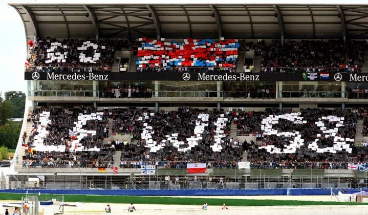 Fanchoreographie auf der Mercedestribüne zu Ehren von Lewis Hamilton (England McLaren Mercedes) -  Motorsport Grand Prix Herren Großer Preis von Deutschland 2008, Formel 1 Weltmeisterschaft, F1, F, GP, WM Totale Hockenheimring, Aufmacher, premiumd Hockenheim