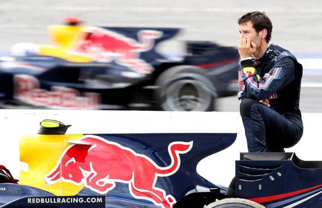Mark Webber (Australien Red Bull) ignoriert nach seinem Ausfall die vorbeirasenden Kollegen -  Motorsport Grand Prix Herren Großer Preis von Deutschland 2008, Formel 1 Weltmeisterschaft, F1, F, GP, WM Einzelbild Hockenheimring Hockenheim Nachdenklichkeit, Enttäuschung,