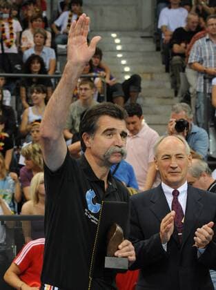 Bundestrainer Heiner Brand (li.) wird mit dem Bernhard Kempa Preis des Handballverbandes Württemberg geehrt, re. HVW Präsident Bernhard Bauer (beide Deutschland) Handball Länderspiel Herren Freundschaftsspiel 2008, Test, Testspiel, Nationalteam, Gruppe Stuttgart