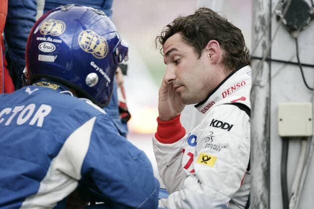 Timo Glock (Deutschland Toyota, re.) nach seinem Crash Motorsport Grand Prix Herren Großer Preis von Deutschland 2008, Formel 1 Weltmeisterschaft, F1, F, GP, WM Gruppe Hockenheimring Hockenheim Enttäuschung, Erschöpfung,